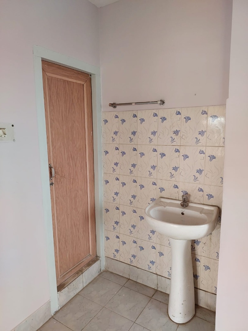 Unfurnished 3bhk in Gandhi Basti, Sarania Hills, Guwahati, Assam, India for Rent